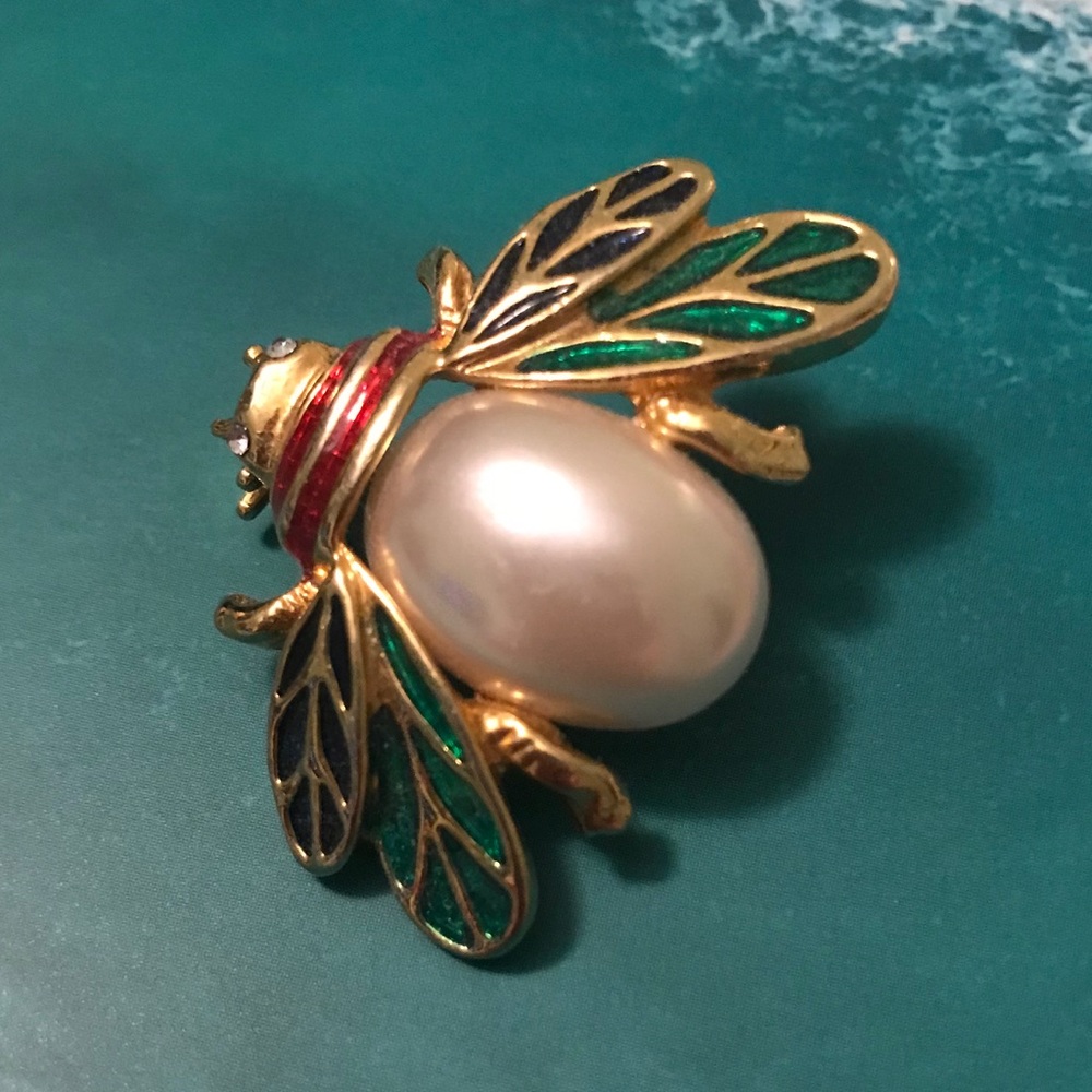 Vintage Faux pearl insect pin 🐞🐝